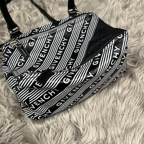 Givenchy - Picture 2 of 8